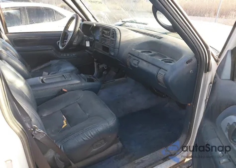 1995 Chevrolet Tahoe K1500 из США, поврежденный, VIN 1GNEK13K7SJ449246
